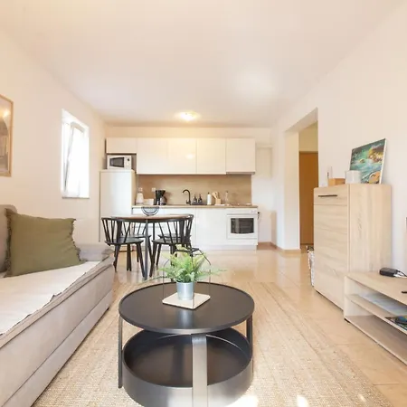 - Glavas Apartman *