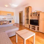 - Glavas Apartment Malinska